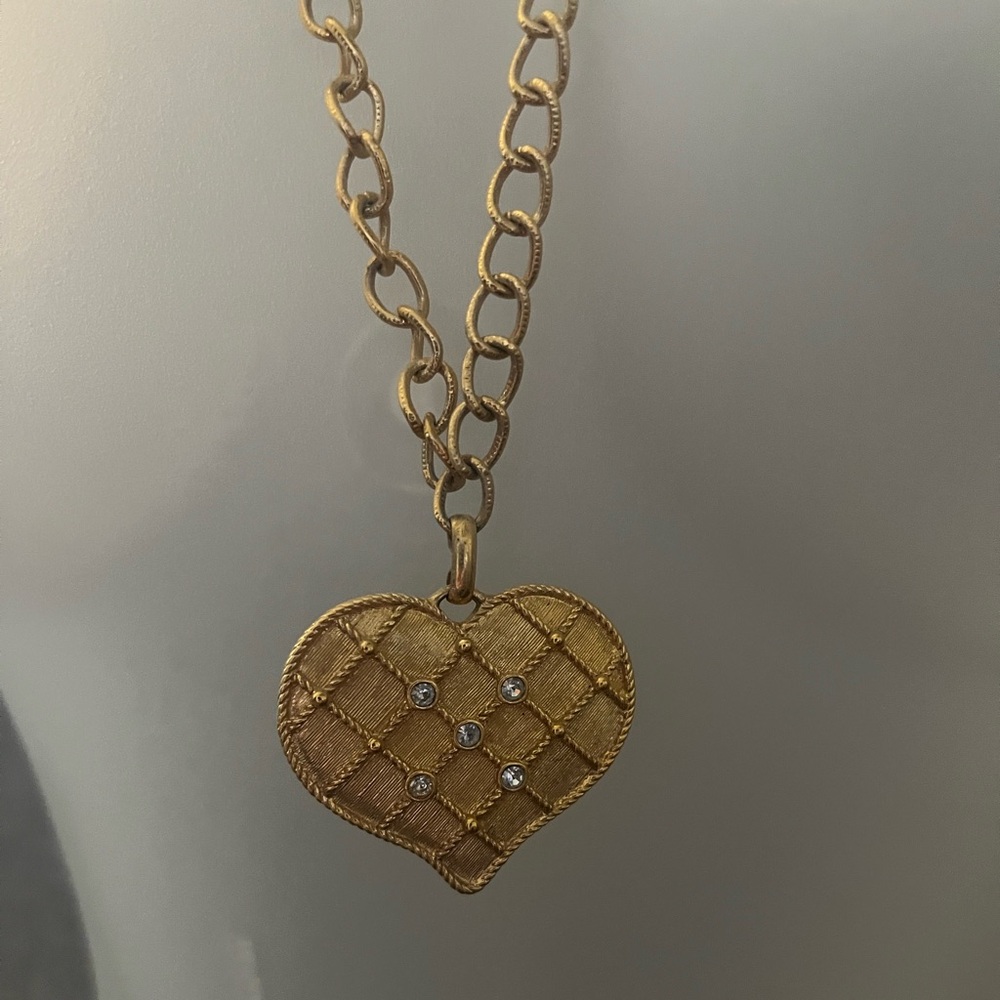 Heart Pendant Shiny Necklace